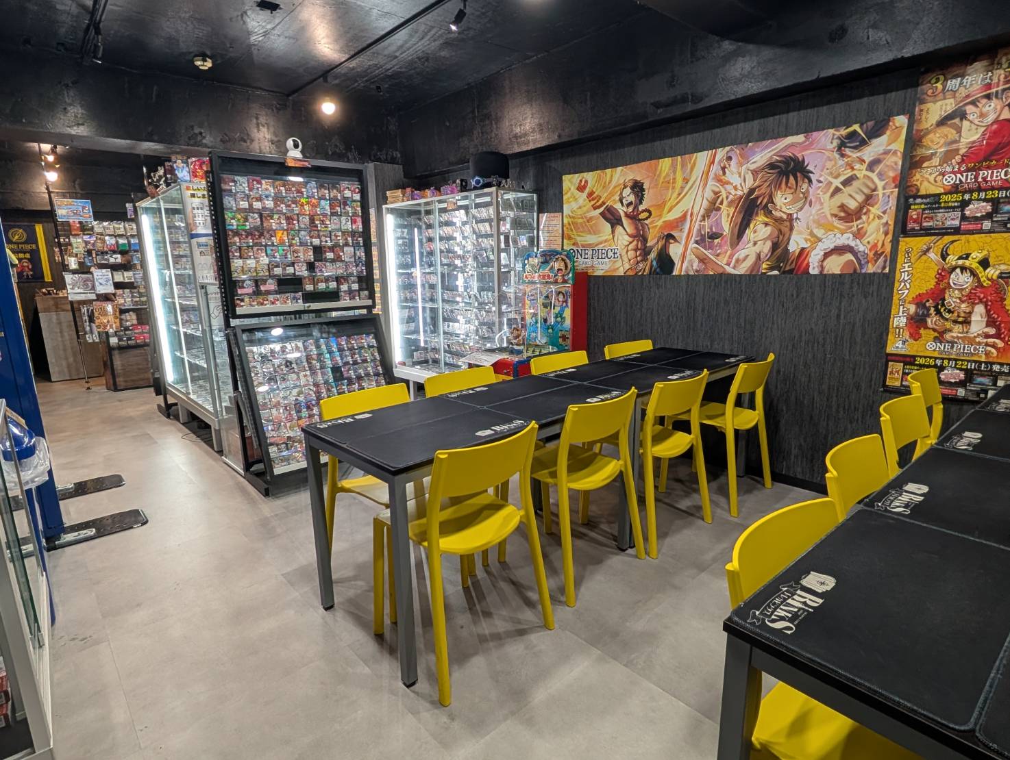 トレカビンクスの店内と対戦スペース